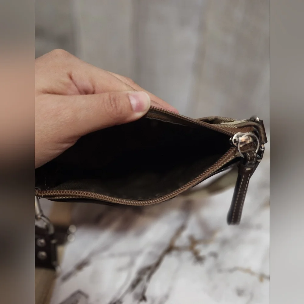 🌸Y2K Coach Signature Crossbody in Brown and Tan🌸 Has imperfections - Picture 4 of 9